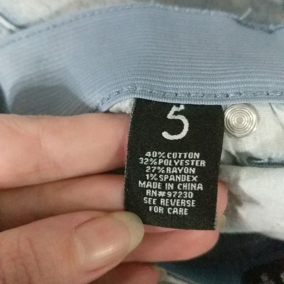 Almost Famous Light Wash Jegging Skinny Jeans - size 5 - Picture 3 of 7